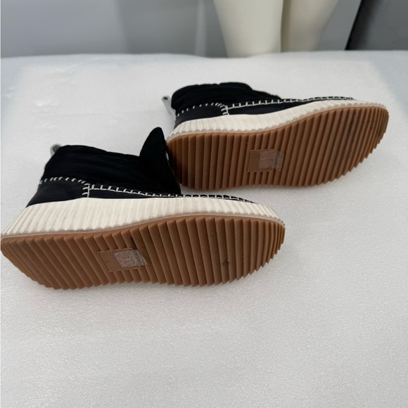 Black and Silver High-Top Sneakers - Picture 4 of 4